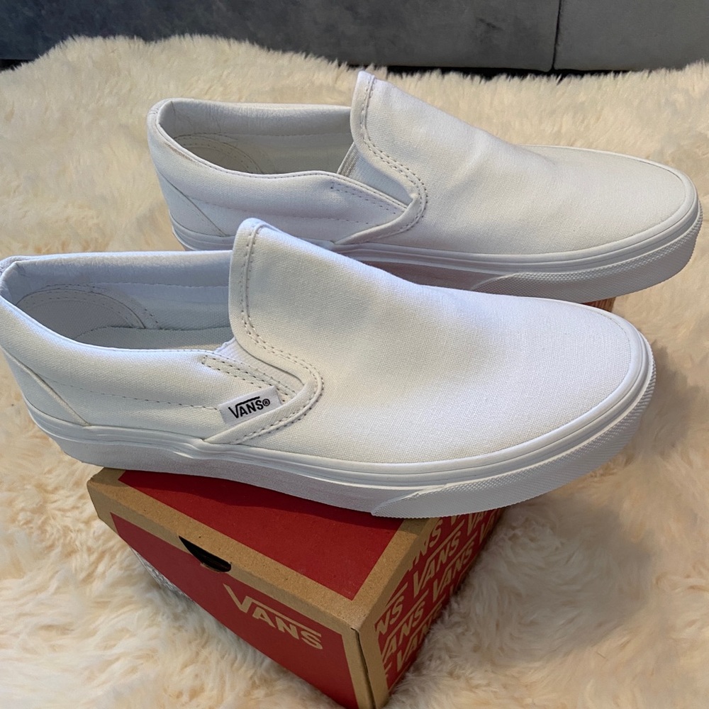 vans white slip on shoes
